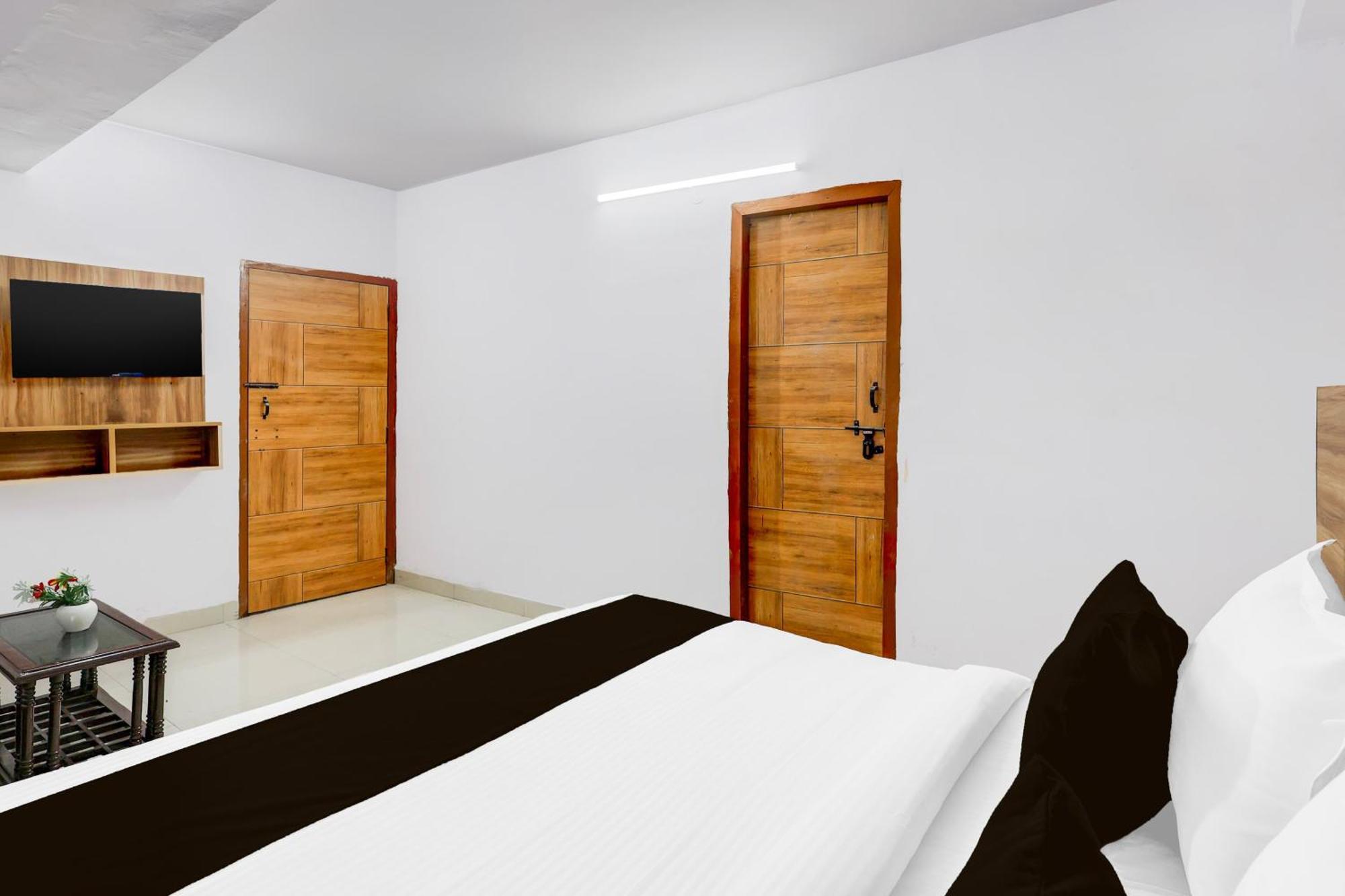 Hotel O Ocean Plaza Нью-Делі Екстер'єр фото